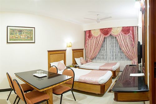 Ramyas Hotels Tiruchirappalli Exterior photo